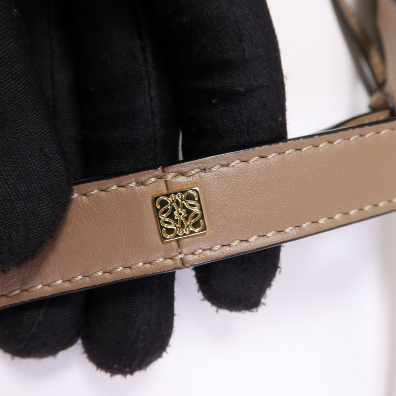 LOEWE 牛皮皮革Hammock Mini金扣手挽肩背兩用袋-6