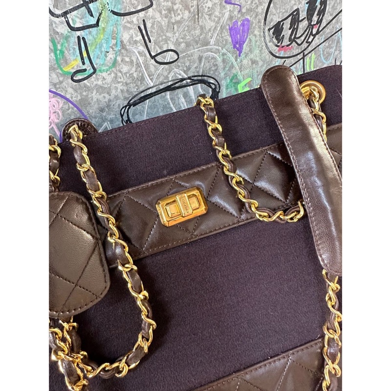 香奈兒 包 鏈條包 斜挎包 斜背包 側背包 手提包 深咖啡色 帆布 復古包 皮革包 包包 皮革包  二手包 中古包 二手  復古 古董包 稀有小極品 Vintage Chanel 2.55  crossbody bag 轉扣深棕皮革帆布鍊帶包-7
