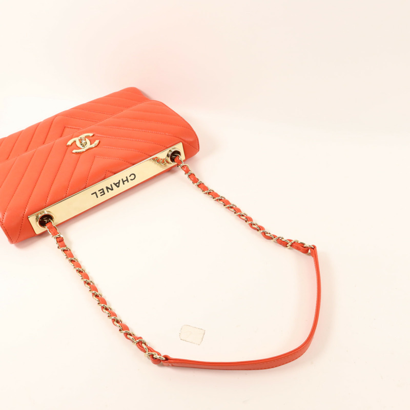 CHANEL 羊皮皮革Trendy CC Chevron Wallet On Chain金扣鏈帶肩背袋-8