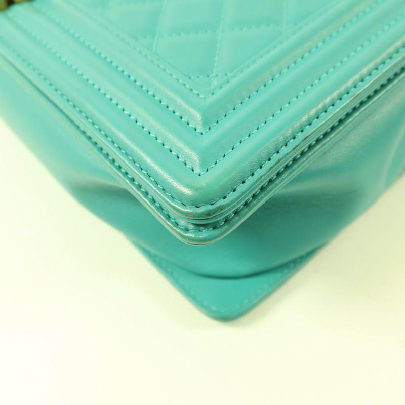 CHANEL 羊皮皮革Boy 28金扣鏈帶肩背袋-12