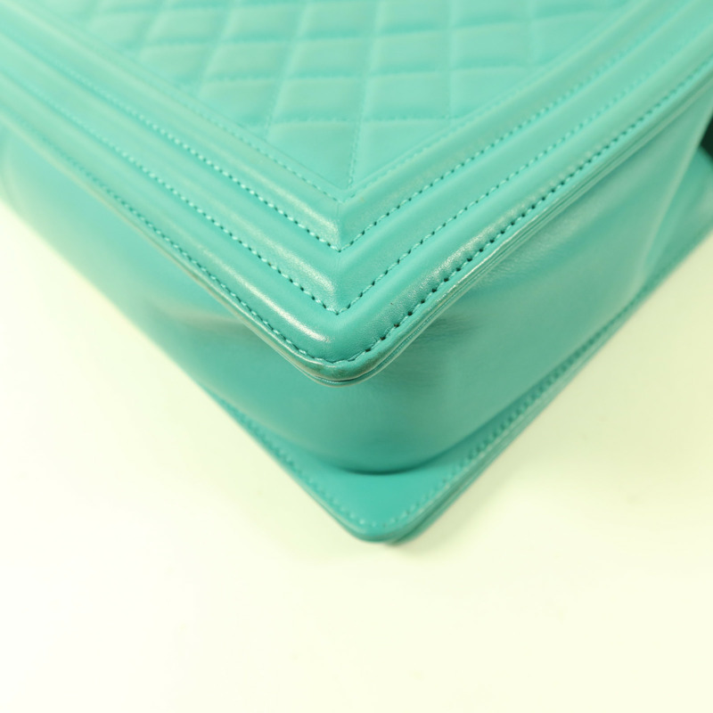 CHANEL 羊皮皮革Boy 28金扣鏈帶肩背袋-14