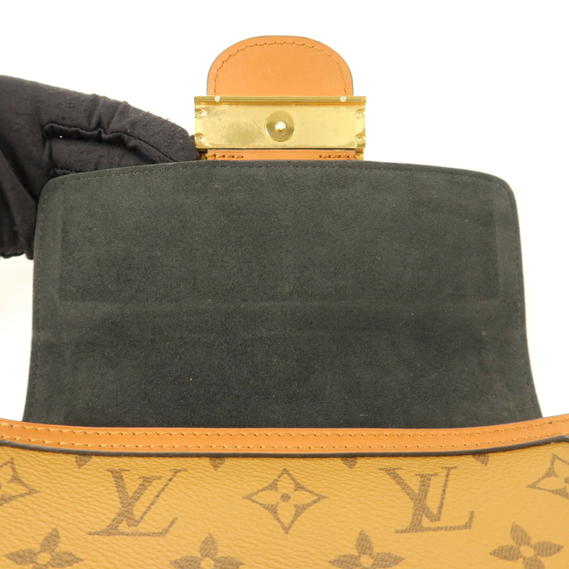 LOUIS VUITTON Monogram Reverse Mini Dauphine金扣肩背袋-11