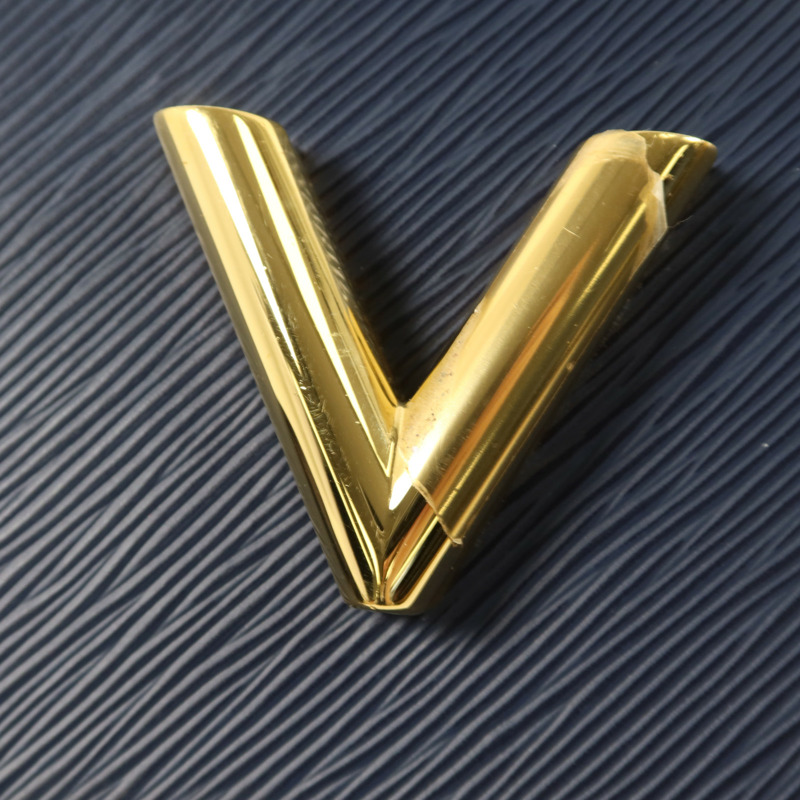 LOUIS VUITTON Epi Twist MM金扣鏈帶肩背袋-10