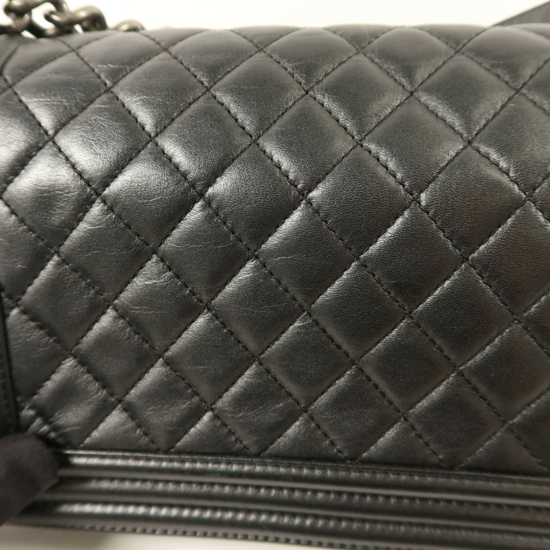 CHANEL 羊皮皮革Boy 25銀扣鏈帶肩背袋-17