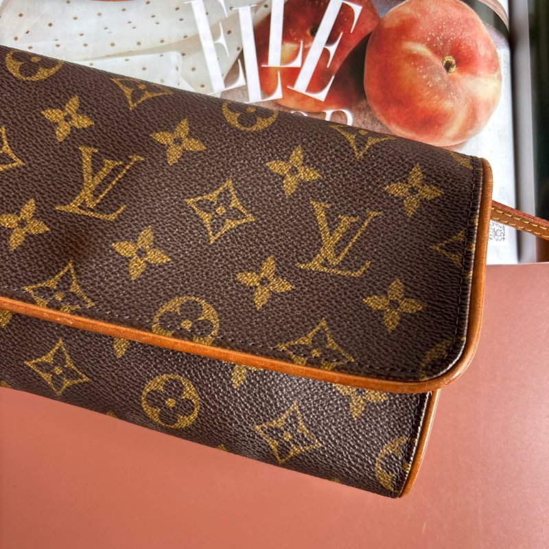 ::Louis Vuitton:: Pochette Twin 花紋信封式斜背包 腰包 手拿包-1