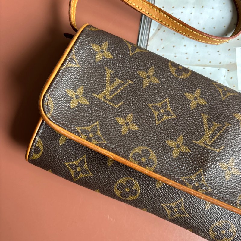 ::Louis Vuitton:: Pochette Twin 花紋信封式斜背包 腰包 手拿包-3