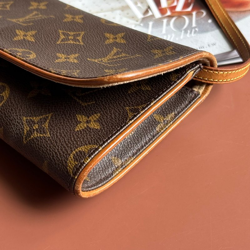 ::Louis Vuitton:: Pochette Twin 花紋信封式斜背包 腰包 手拿包-9