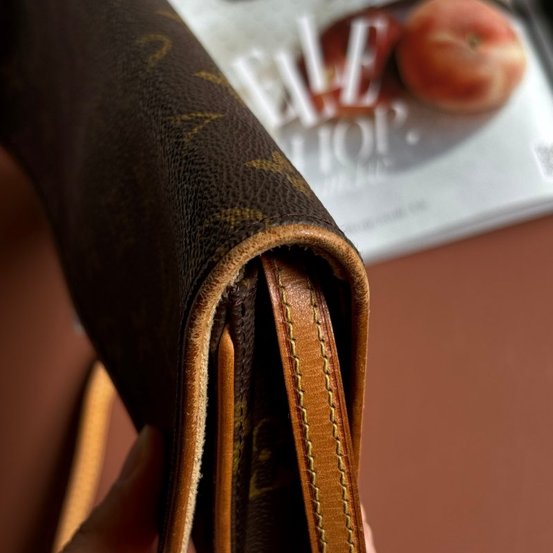 ::Louis Vuitton:: Pochette Twin 花紋信封式斜背包 腰包 手拿包-10