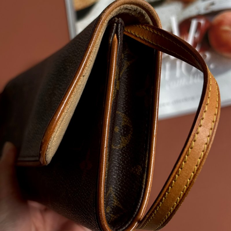 ::Louis Vuitton:: Pochette Twin 花紋信封式斜背包 腰包 手拿包-13