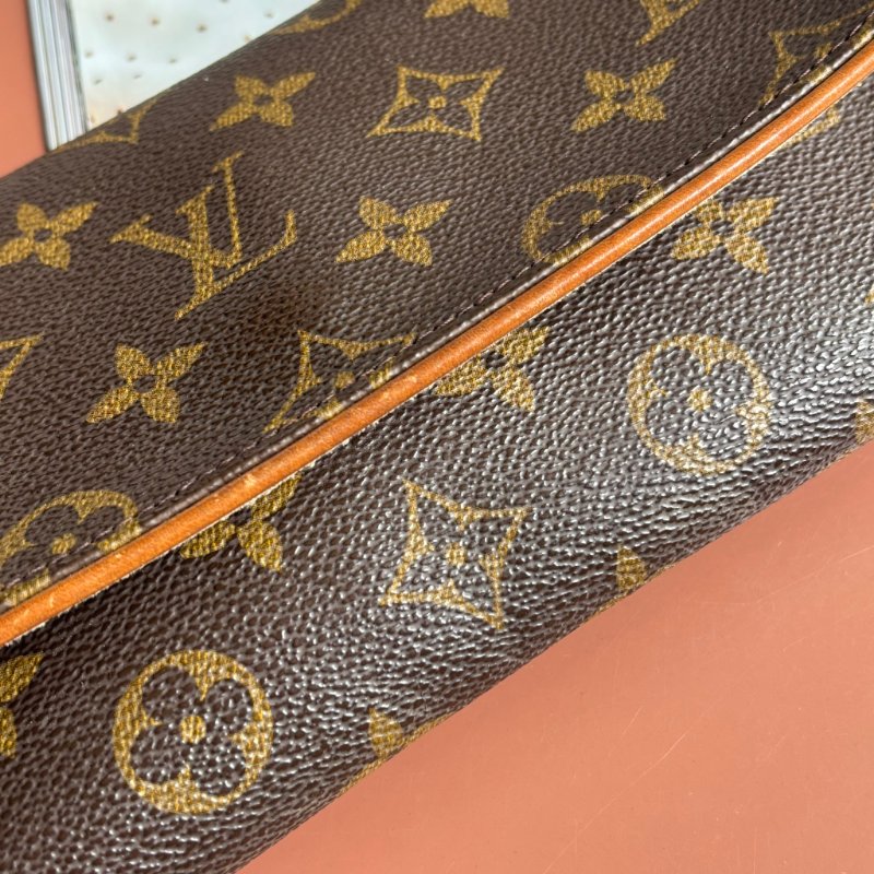 ::Louis Vuitton:: Pochette Twin 花紋信封式斜背包 腰包 手拿包-15