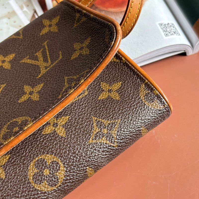 ::Louis Vuitton:: Pochette Twin 花紋信封式斜背包 腰包 手拿包-16