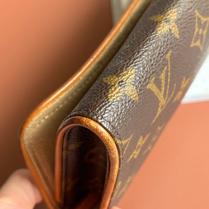 ::Louis Vuitton:: Pochette Twin 花紋信封式斜背包 腰包 手拿包-19