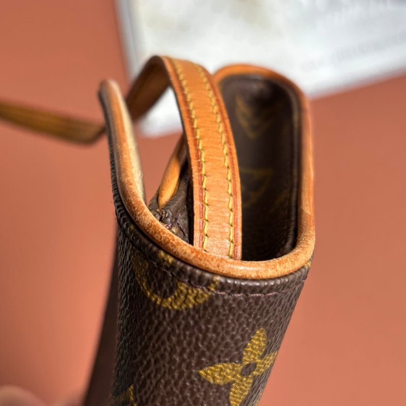 ::Louis Vuitton:: Pochette Twin 花紋信封式斜背包 腰包 手拿包-22