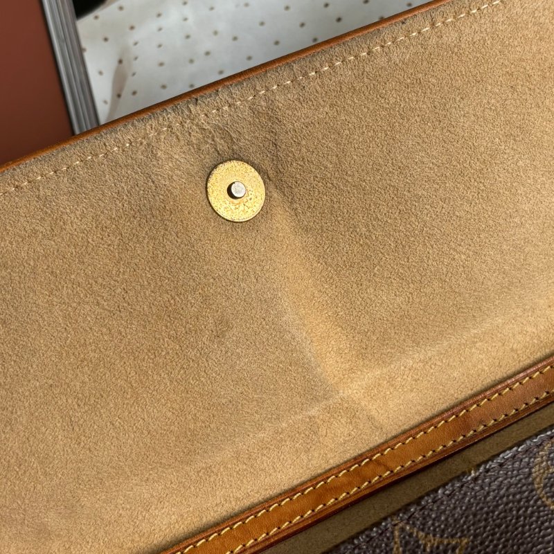 ::Louis Vuitton:: Pochette Twin 花紋信封式斜背包 腰包 手拿包-26