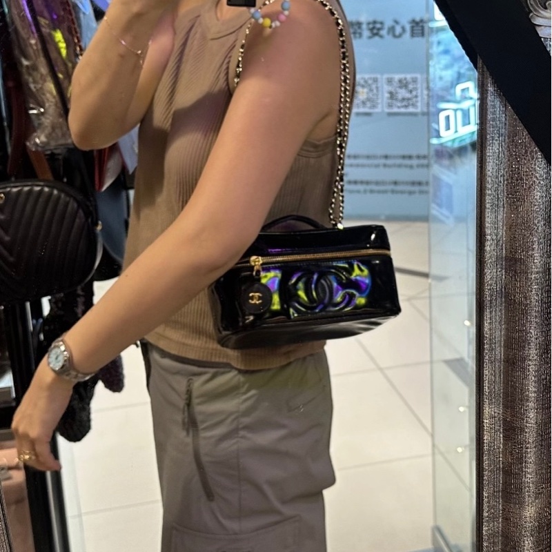香奈兒 包 黑色漆皮 漆皮材質 亮面 化妝包 化妝盒  小盒子 鏈條包 斜挎包 斜背包 側背包 手提包 復古包 皮革包 包包 皮革包  二手包 中古包 二手  復古 古董包 Vintage Chanel black patent leather vanity bag-3