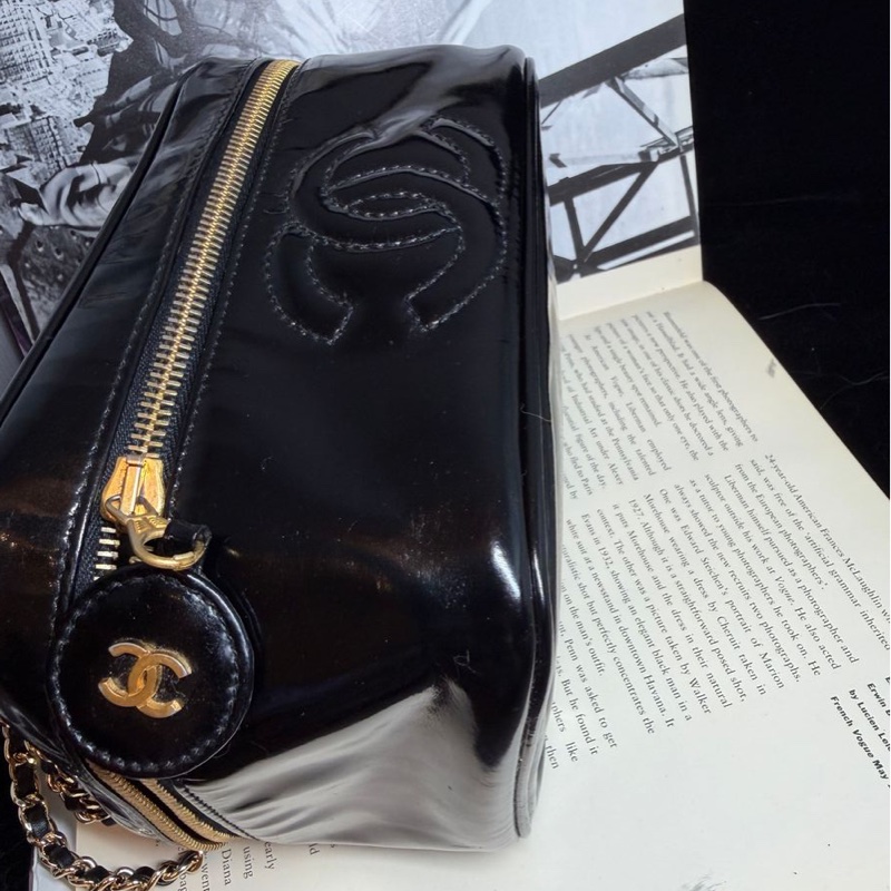 香奈兒 包 黑色漆皮 漆皮材質 亮面 化妝包 化妝盒  小盒子 鏈條包 斜挎包 斜背包 側背包 手提包 復古包 皮革包 包包 皮革包  二手包 中古包 二手  復古 古董包 Vintage Chanel black patent leather vanity bag-9