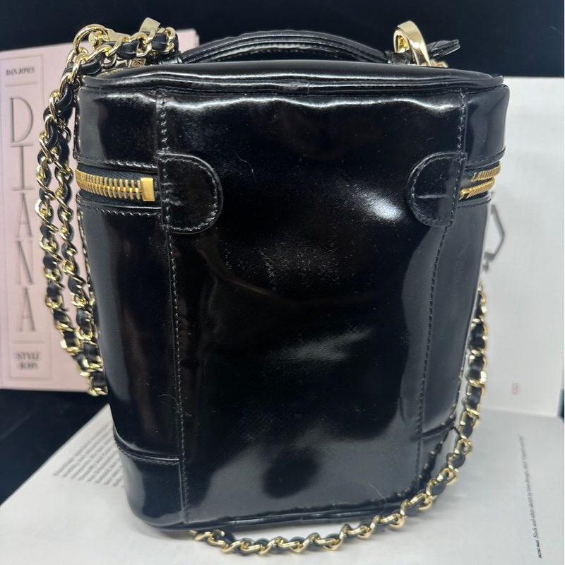 香奈兒 包 黑色漆皮 化妝包 化妝盒  小盒子 鏈條包 斜挎包 斜背包 側背包 手提包 復古包 皮革包 包包 皮革包  二手包 中古包 二手  復古 古董包 Vintage Chanel black patent leather vanity bag-2