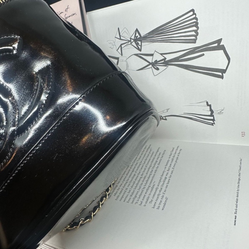 香奈兒 包 黑色漆皮 化妝包 化妝盒  小盒子 鏈條包 斜挎包 斜背包 側背包 手提包 復古包 皮革包 包包 皮革包  二手包 中古包 二手  復古 古董包 Vintage Chanel black patent leather vanity bag-10