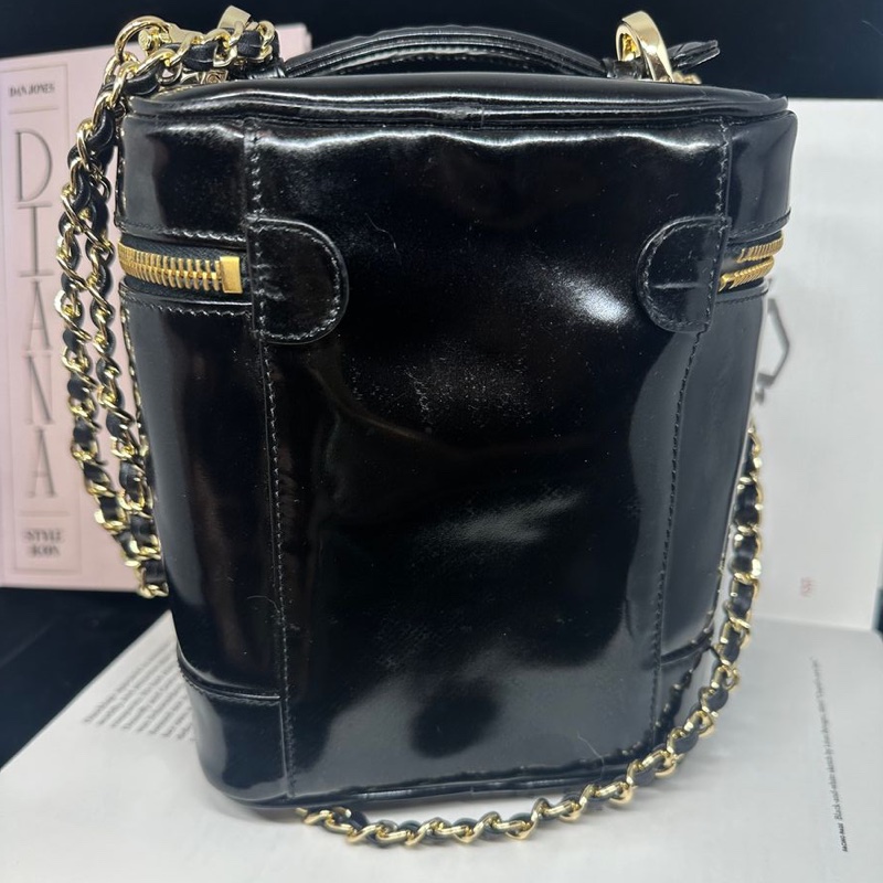 香奈兒 包 黑色漆皮 化妝包 化妝盒  小盒子 鏈條包 斜挎包 斜背包 側背包 手提包 復古包 皮革包 包包 皮革包  二手包 中古包 二手  復古 古董包 Vintage Chanel black patent leather vanity bag-11