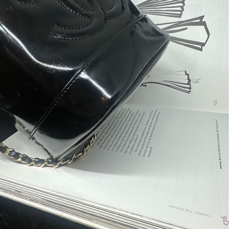 香奈兒 包 黑色漆皮 化妝包 化妝盒  小盒子 鏈條包 斜挎包 斜背包 側背包 手提包 復古包 皮革包 包包 皮革包  二手包 中古包 二手  復古 古董包 Vintage Chanel black patent leather vanity bag-15