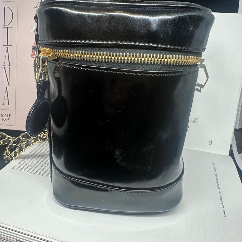 香奈兒 包 黑色漆皮 化妝包 化妝盒  小盒子 鏈條包 斜挎包 斜背包 側背包 手提包 復古包 皮革包 包包 皮革包  二手包 中古包 二手  復古 古董包 Vintage Chanel black patent leather vanity bag-17