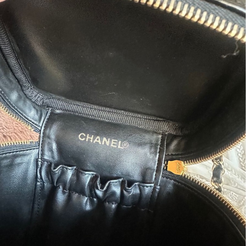 香奈兒 包 黑色漆皮 化妝包 化妝盒  小盒子 鏈條包 斜挎包 斜背包 側背包 手提包 復古包 皮革包 包包 皮革包  二手包 中古包 二手  復古 古董包 Vintage Chanel black patent leather vanity bag-19