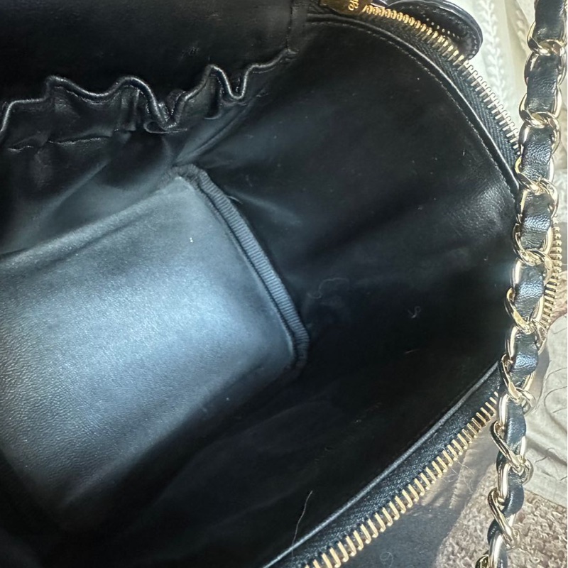 香奈兒 包 黑色漆皮 化妝包 化妝盒  小盒子 鏈條包 斜挎包 斜背包 側背包 手提包 復古包 皮革包 包包 皮革包  二手包 中古包 二手  復古 古董包 Vintage Chanel black patent leather vanity bag-21