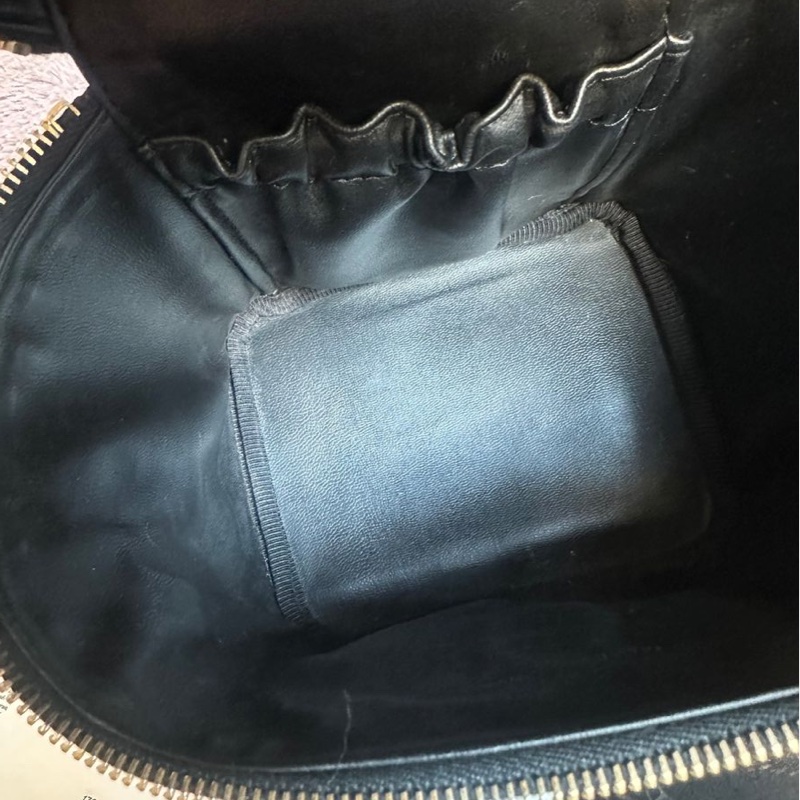 香奈兒 包 黑色漆皮 化妝包 化妝盒  小盒子 鏈條包 斜挎包 斜背包 側背包 手提包 復古包 皮革包 包包 皮革包  二手包 中古包 二手  復古 古董包 Vintage Chanel black patent leather vanity bag-22