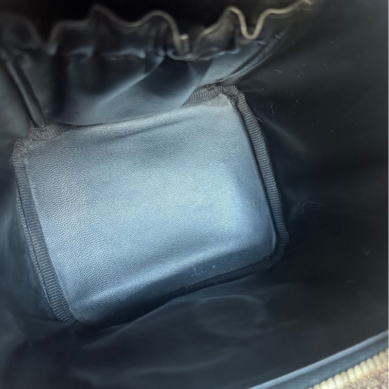 香奈兒 包 黑色漆皮 化妝包 化妝盒  小盒子 鏈條包 斜挎包 斜背包 側背包 手提包 復古包 皮革包 包包 皮革包  二手包 中古包 二手  復古 古董包 Vintage Chanel black patent leather vanity bag-23