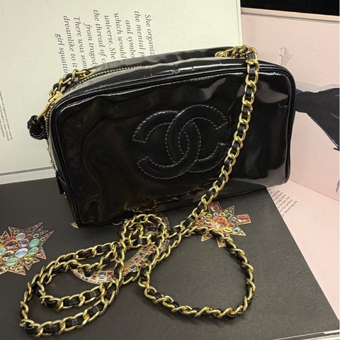 香奈兒 包 黑色漆皮 化妝包 化妝盒  小盒子 鏈條包 斜挎包 斜背包 側背包 手提包 復古包 皮革包 包包 皮革包  二手包 中古包 二手  復古 古董包 Vintage Chanel black patent leather vanity bag