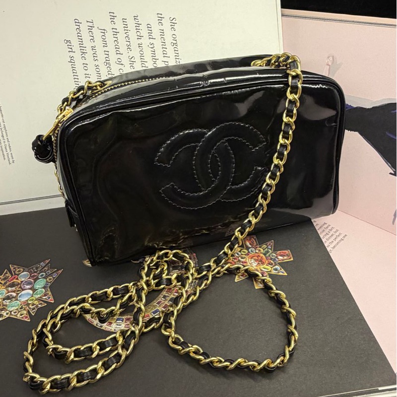 香奈兒 包 黑色漆皮 化妝包 化妝盒  小盒子 鏈條包 斜挎包 斜背包 側背包 手提包 復古包 皮革包 包包 皮革包  二手包 中古包 二手  復古 古董包 Vintage Chanel black patent leather vanity bag-0