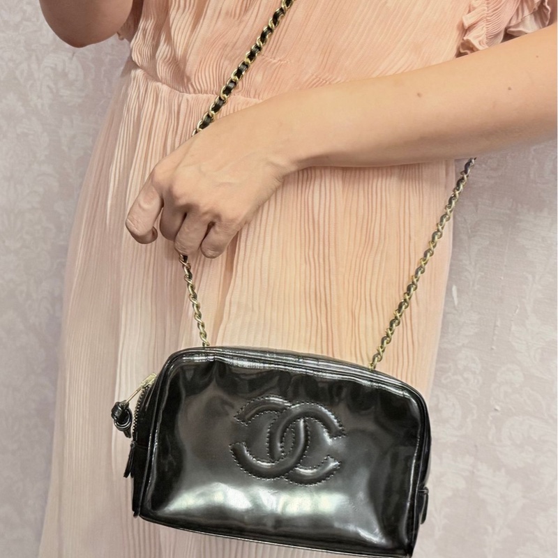 香奈兒 包 黑色漆皮 化妝包 化妝盒  小盒子 鏈條包 斜挎包 斜背包 側背包 手提包 復古包 皮革包 包包 皮革包  二手包 中古包 二手  復古 古董包 Vintage Chanel black patent leather vanity bag-1