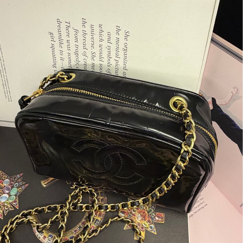 香奈兒 包 黑色漆皮 化妝包 化妝盒  小盒子 鏈條包 斜挎包 斜背包 側背包 手提包 復古包 皮革包 包包 皮革包  二手包 中古包 二手  復古 古董包 Vintage Chanel black patent leather vanity bag-3