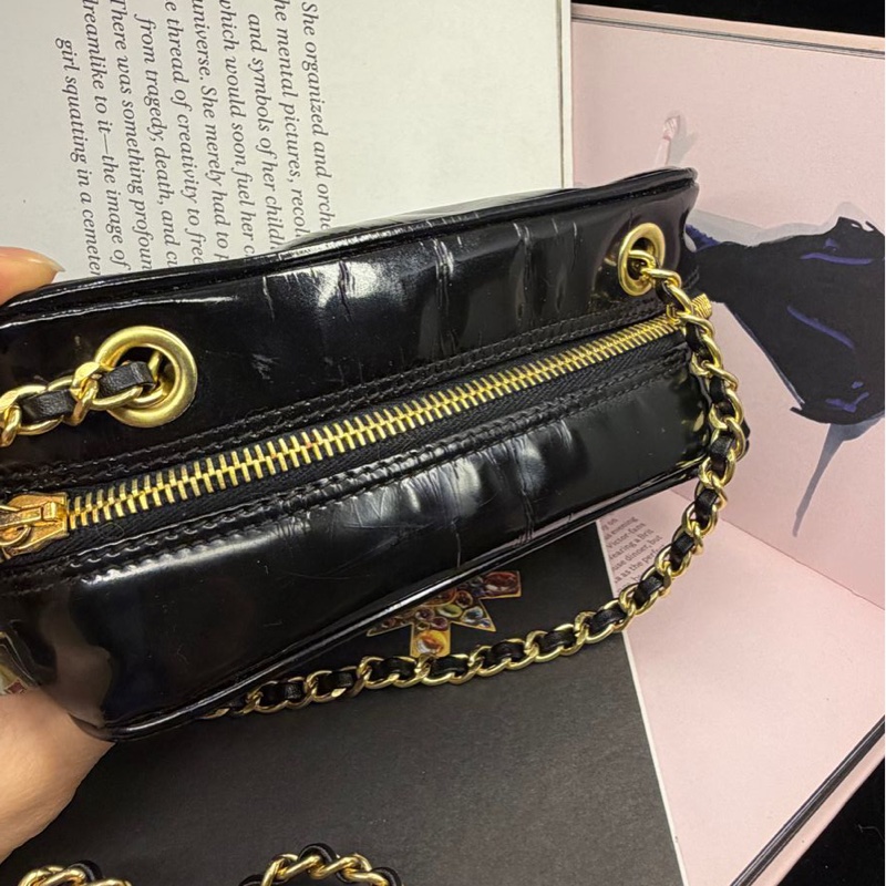 香奈兒 包 黑色漆皮 化妝包 化妝盒  小盒子 鏈條包 斜挎包 斜背包 側背包 手提包 復古包 皮革包 包包 皮革包  二手包 中古包 二手  復古 古董包 Vintage Chanel black patent leather vanity bag-4