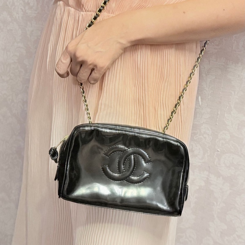 香奈兒 包 黑色漆皮 化妝包 化妝盒  小盒子 鏈條包 斜挎包 斜背包 側背包 手提包 復古包 皮革包 包包 皮革包  二手包 中古包 二手  復古 古董包 Vintage Chanel black patent leather vanity bag-6