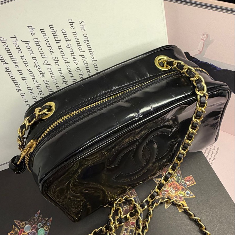 香奈兒 包 黑色漆皮 化妝包 化妝盒  小盒子 鏈條包 斜挎包 斜背包 側背包 手提包 復古包 皮革包 包包 皮革包  二手包 中古包 二手  復古 古董包 Vintage Chanel black patent leather vanity bag-10