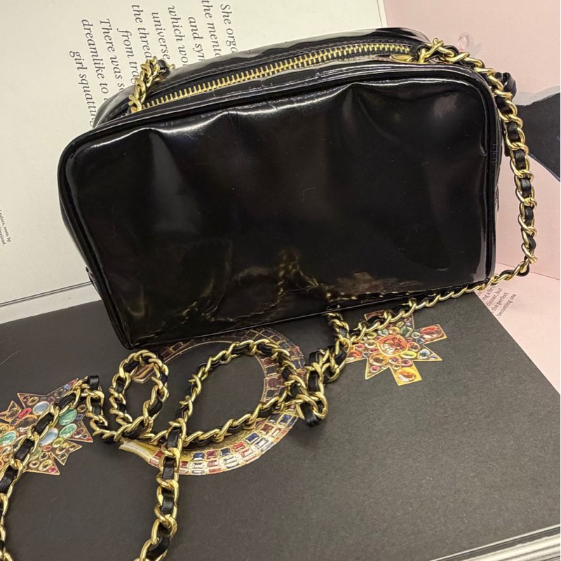 香奈兒 包 黑色漆皮 化妝包 化妝盒  小盒子 鏈條包 斜挎包 斜背包 側背包 手提包 復古包 皮革包 包包 皮革包  二手包 中古包 二手  復古 古董包 Vintage Chanel black patent leather vanity bag-14