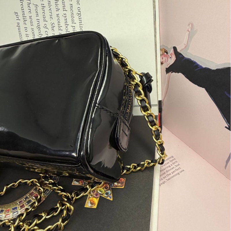 香奈兒 包 黑色漆皮 化妝包 化妝盒  小盒子 鏈條包 斜挎包 斜背包 側背包 手提包 復古包 皮革包 包包 皮革包  二手包 中古包 二手  復古 古董包 Vintage Chanel black patent leather vanity bag-16