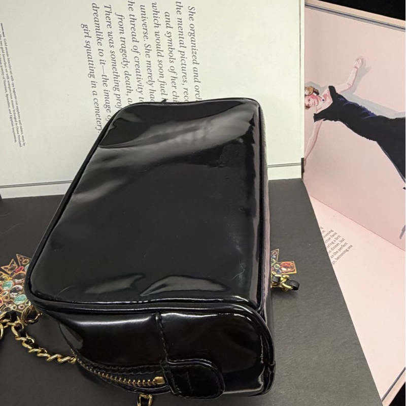 香奈兒 包 黑色漆皮 化妝包 化妝盒  小盒子 鏈條包 斜挎包 斜背包 側背包 手提包 復古包 皮革包 包包 皮革包  二手包 中古包 二手  復古 古董包 Vintage Chanel black patent leather vanity bag-17
