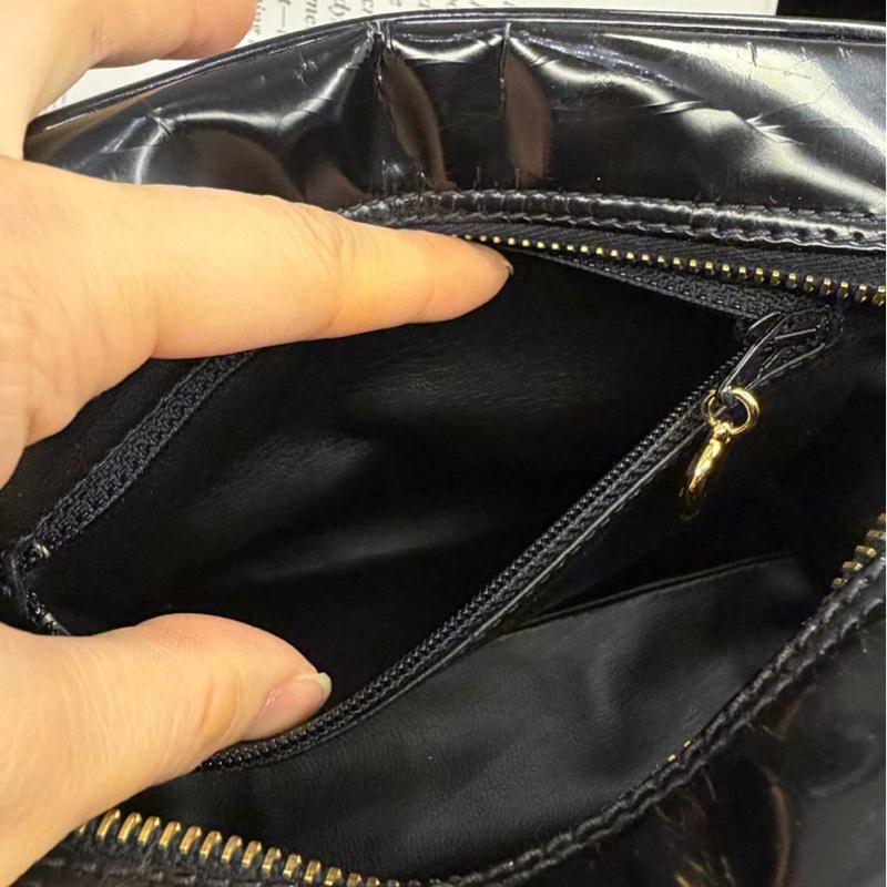 香奈兒 包 黑色漆皮 化妝包 化妝盒  小盒子 鏈條包 斜挎包 斜背包 側背包 手提包 復古包 皮革包 包包 皮革包  二手包 中古包 二手  復古 古董包 Vintage Chanel black patent leather vanity bag-20