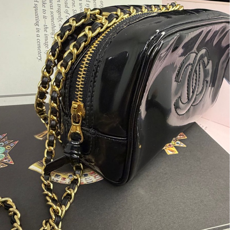 香奈兒 包 黑色漆皮 化妝包 化妝盒  小盒子 鏈條包 斜挎包 斜背包 側背包 手提包 復古包 皮革包 包包 皮革包  二手包 中古包 二手  復古 古董包 Vintage Chanel black patent leather vanity bag-24