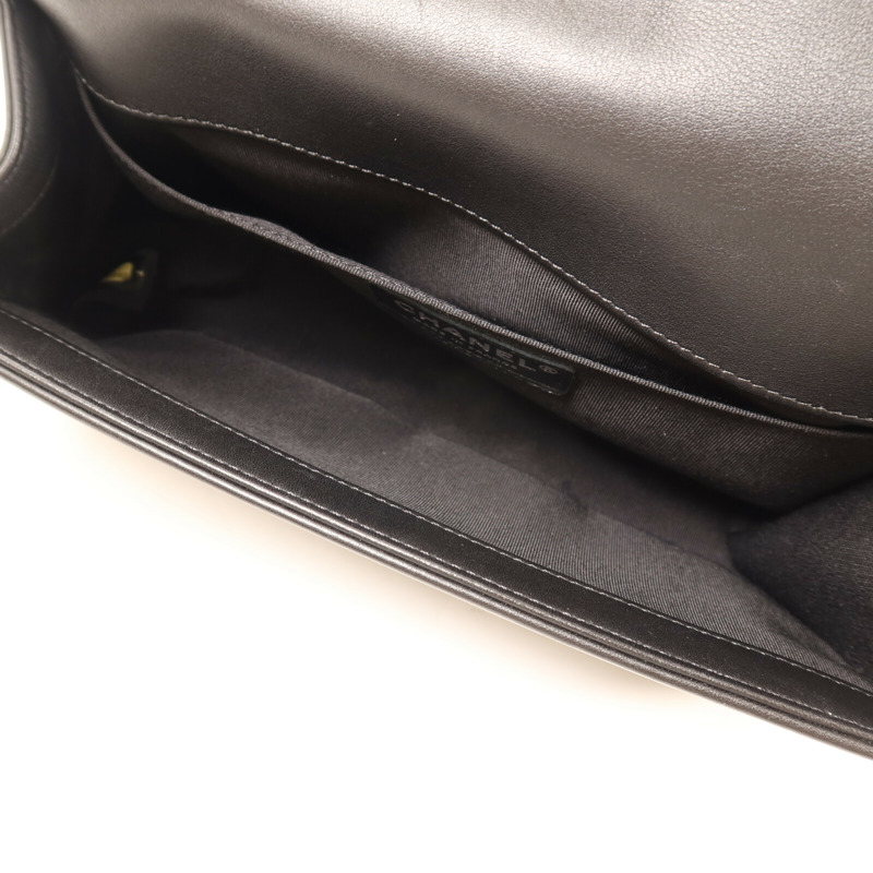 CHANEL 牛皮皮革Boy 25銀扣鏈帶肩背袋-4