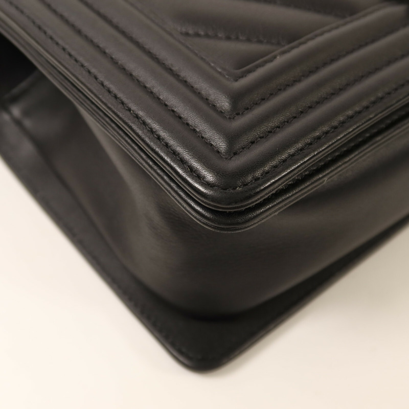 CHANEL 牛皮皮革Boy 25銀扣鏈帶肩背袋-11