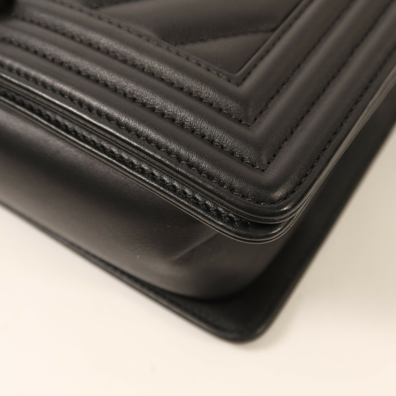 CHANEL 牛皮皮革Boy 25銀扣鏈帶肩背袋-12