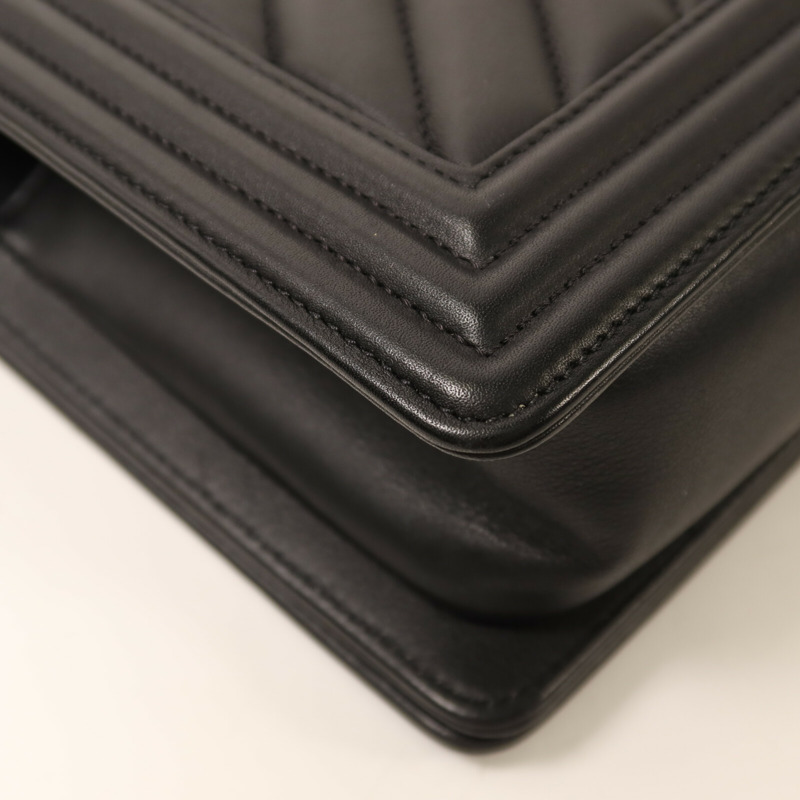 CHANEL 牛皮皮革Boy 25銀扣鏈帶肩背袋-13