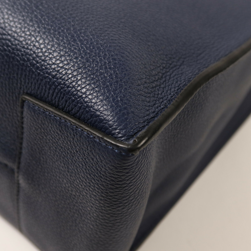 LOEWE 牛皮皮革Buckle Horizontal Tote銀扣手挽袋-11