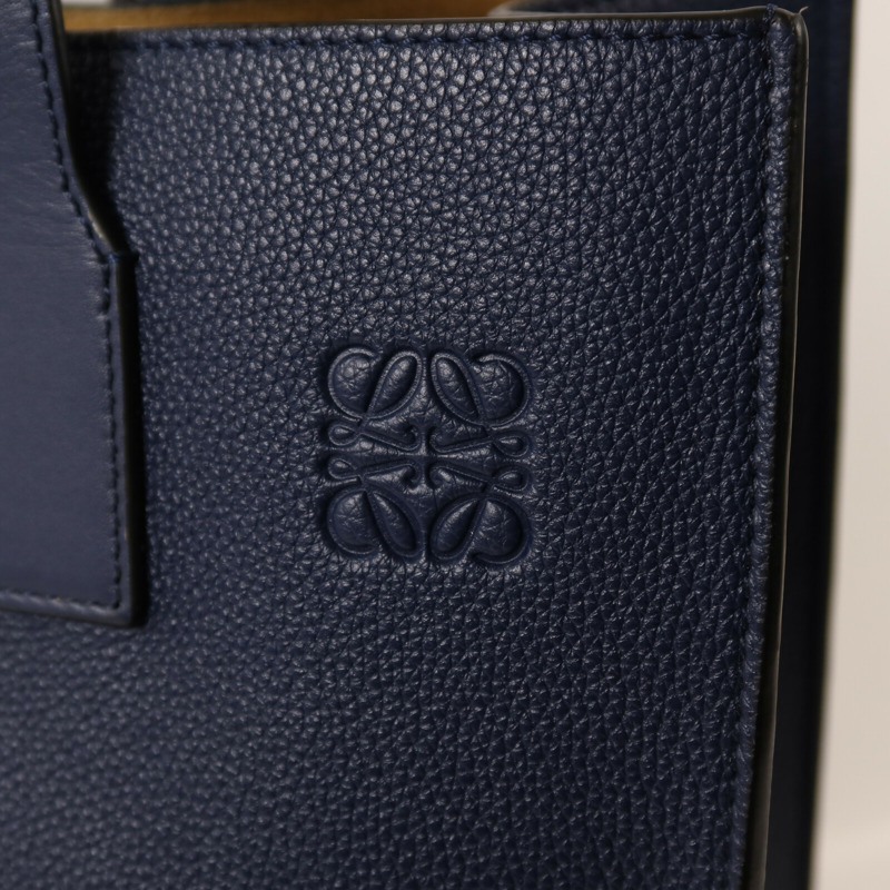 LOEWE 牛皮皮革Buckle Horizontal Tote銀扣手挽袋-14