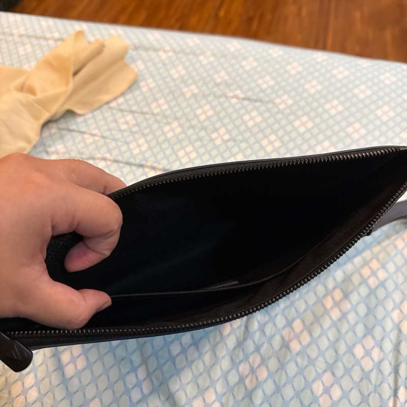 LV 滿印花手拿包-3