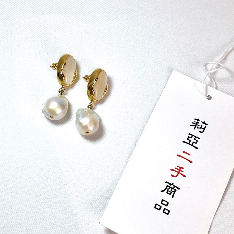 莉亞精品♡Chloe 橢圓白貝吊珍珠耳環 二手-4