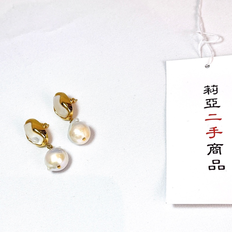 莉亞精品♡Chloe 橢圓白貝吊珍珠耳環 二手-6